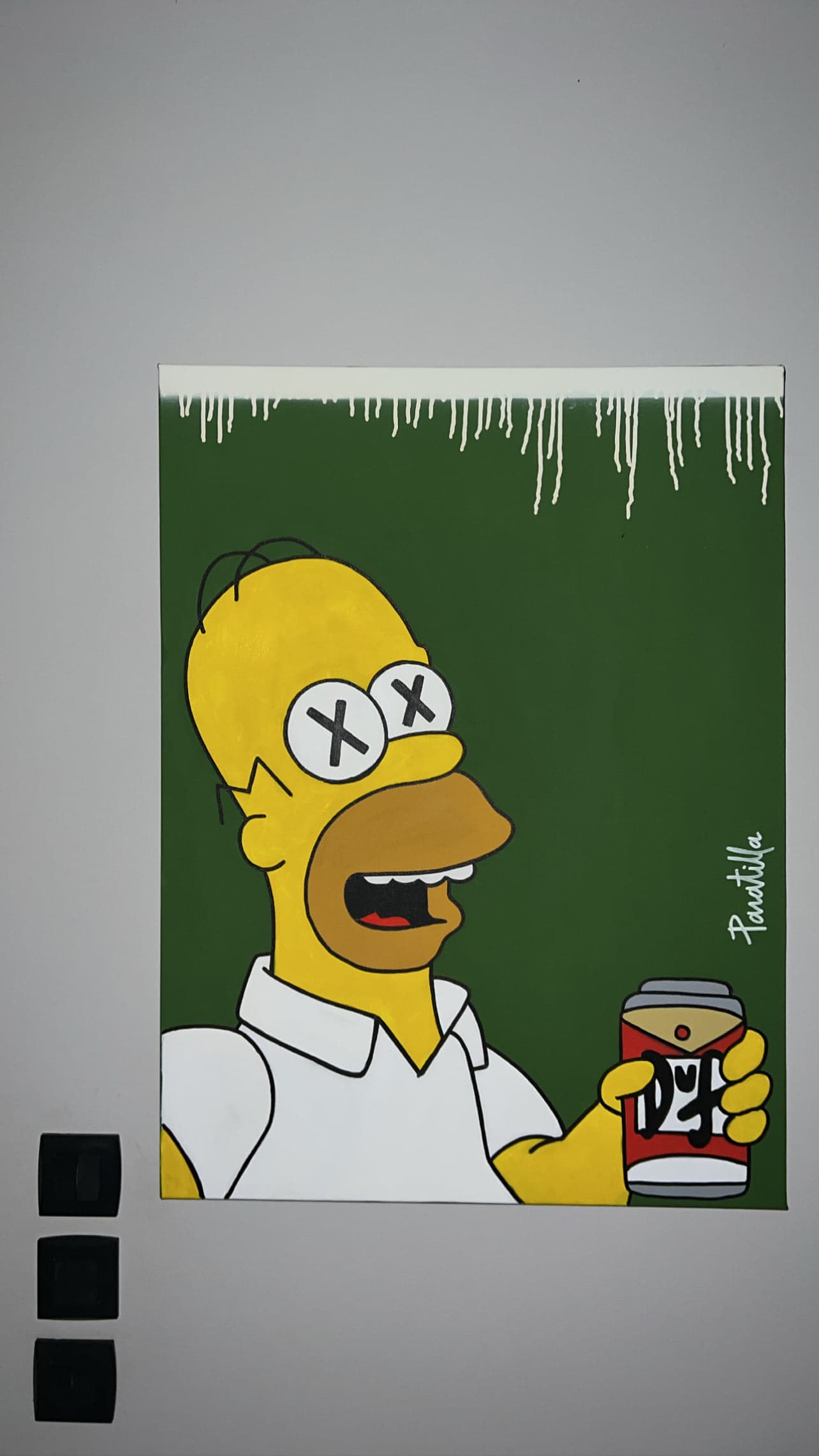 Toile peinte : personnage de dessin animé sur fond vert, coulures blanches
